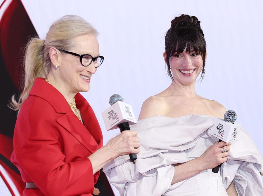 '악마는 프라다를 입는다2' 앤 해서웨이가 밀라노 패션쇼 보고 놀라 제작진에게 요구했다 : 모델 앙상하게 보이지 않게 해달라