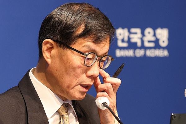 이창용 한국은행 총재의 마지막 금통위가 열렸다 : 중동전쟁 속 최후 결단은 '금리 동결'