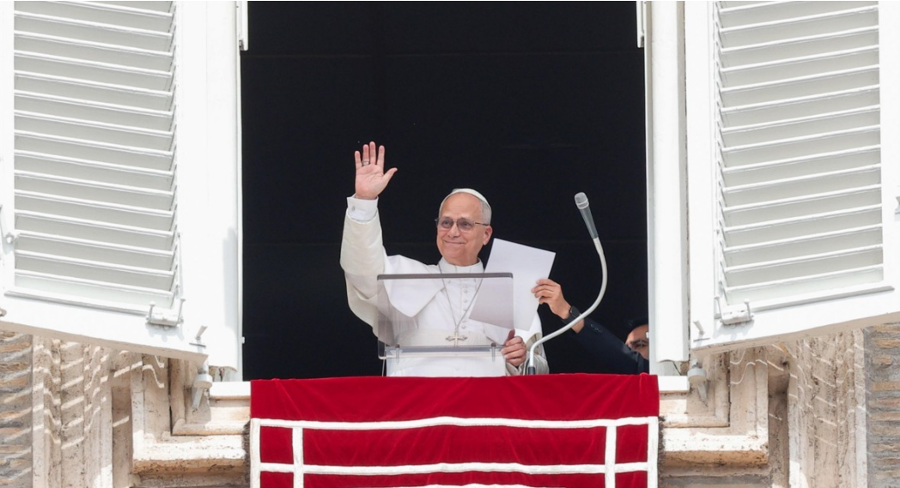 트럼프가 자신을 예수에 빗댄 이미지를 직접 올렸다 :  레오14세 교황에 정신 차려라 훈계