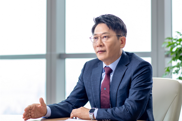 LG에너지솔루션 김동명 사장이 중국 주도 배터리 시장을 AI로 뒤집겠다 선언 : '인해전술' 룰 바꾸겠단 의지