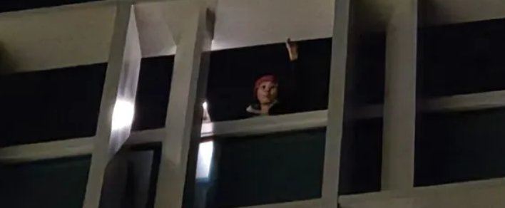 성폭력 문제 제기 뒤 해임 당한 교사가 교육청 옥상으로 올라갔다 : '부당 해고' 판결에도 복직은 안 이뤄졌다