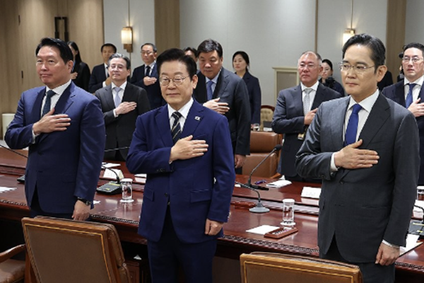 이재용 최태원 정의선 구광모 중국 이어 베트남·인도에 뜬다 : 4대 그룹 총수 대통령 순방에 경제사절단 동행