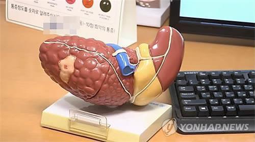 많이 마실수록 건강에 좋을 줄 알았던 물 : 이런 증상 보이는 사람들에겐 오히려 '독'이다 