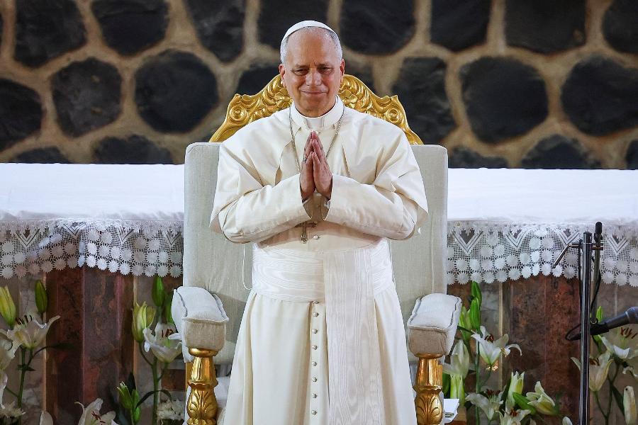 교황 레오 14세가 '예수 품에 안긴 트럼프'는 참아주지 않았다 : 하느님 이름 악용하는 자들에게 화 있을 것