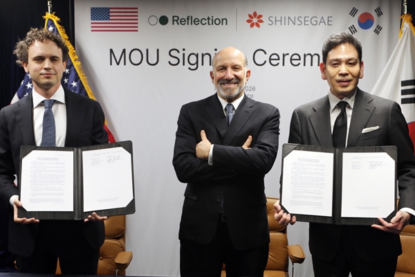 신세계 정용진이 그리는 'AI커머스'는 글로벌 동맹군 절실하다 : 오픈AI와 이별하고 리플렉션AI와 관계는 깊어졌다