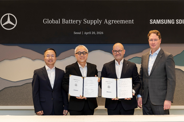 이재용 '직접 세일즈' 2차전지에서 결실 본다, 삼성SDI 메르세데스-벤츠에 전기차 배터리 첫 공급