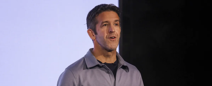 스티브 잡스, 팀 쿡 계보 이을 애플 새 CEO 존 커머스 누구? 에어팟·아이패드 개발 총괄한 '테크형 25년 애플맨'