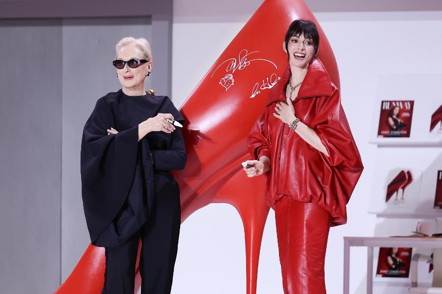 '악마는 프라다를 입는다2' 아시아 시장엔 '러브콜' 캐릭터는 '인종차별' : 무례와 편견이 시대착오적이다