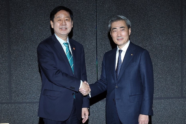 재정경제부와 한국은행 '원팀' 공조 본격화 : 구윤철 신현송 손 맞잡고 대한민국 미래 위한 구조적 혁신 필요