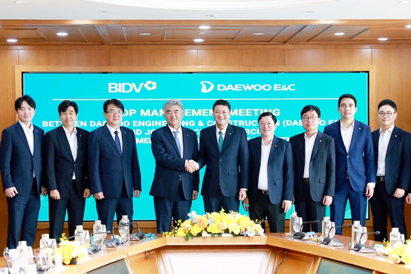 대우건설 정원주 회장이 대통령 베트남 순방 동행해 미래 계획을 펼쳤다 : 데이터센터, 북남고속철도, 원전 건설 참여