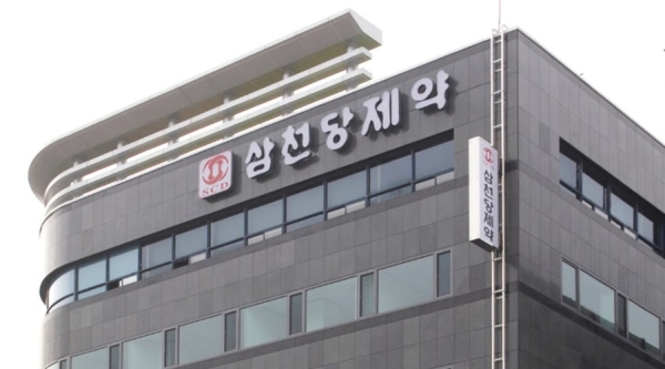 삼천당제약이 새 사외이사로 금감원 출신을 급히 영입 : 계약 과장 논란, 불성실 공시 따른 '리스크' 대응 차원이란 분석 