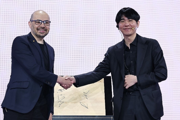 이세돌이 10년 만에 만난 '알파고의 아빠' 허사비스에게 '돌발 제언' : AI에게 생각의 주도권은 빼앗기지 맙시다