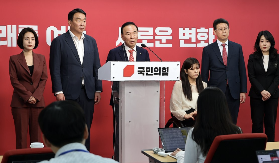 보수의 '선거 인재난'에 유승민·황우여·원희룡·조응천 등 재소환 : '연륜'인가 '흘러간 물'인가