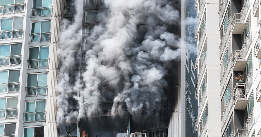 경기 의왕시 아파트에서 화재가 발생했다 : 부부가 사망했고 현장에는 유서가 발견됐다