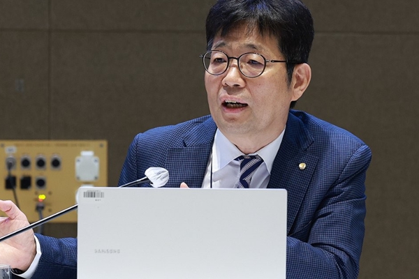 중동발 유가 충격에 미국 연방준비위원회가 흔들린다 : 길 잃은 글로벌 금리에 한국은행은 비상 대응 나섰다