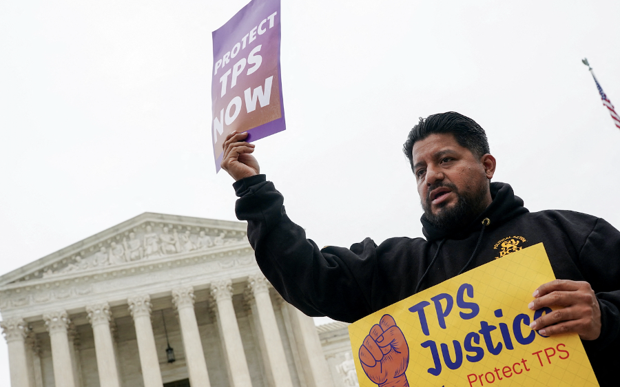 [허프 US] 트럼프 행정부의 '이민자 임시보호' 종료 시도에 대법원 보수·진보 팽팽 : 이민자 120만 명 거취 달렸다