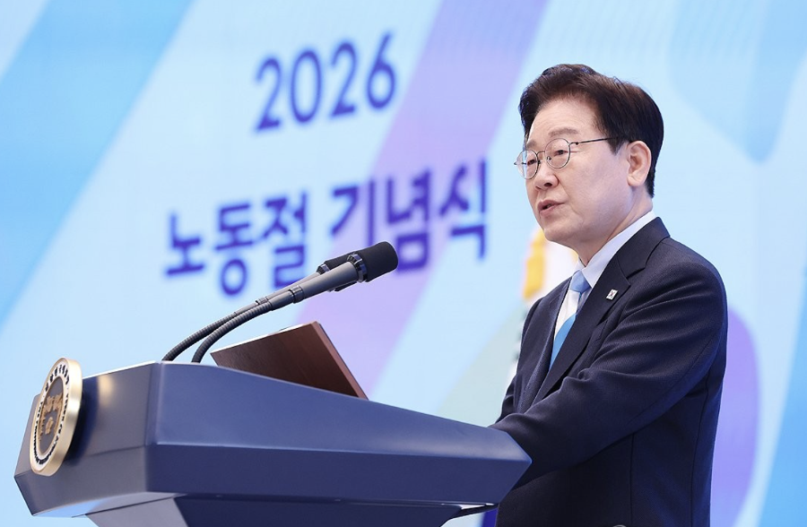 '소년공에서 대통령까지' 이재명, 노동의 의미를 되새겼다 : 기업 없는 노동자도 없고 노동자 없는 기업도 없다
