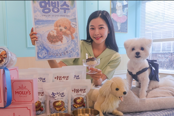 [허프 트렌드] 우리 집 반려견 위한 멍냉면과 멍빙수 : '펫팸족'들이 애완을 넘어 '가족사랑' 구현 중