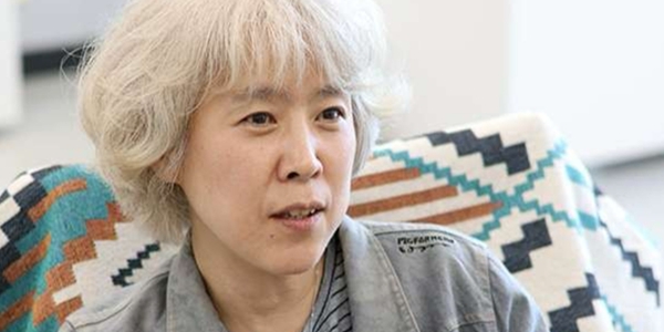 [허프 인터뷰] '빨간 나라를 보았니' 홍주현 감독 성실하게 지는 사람은 이미 위너 : TK에서 민주당 정치인으로 살아가기