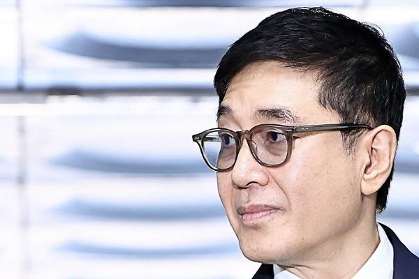 태광그룹 오너 이호진 배구연맹 총재 맡으며 대외 보폭 확장 : 경영 복귀설 나온지 오래지만 사법 리스크 여전히 현재형