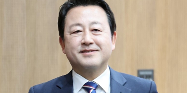 평택을 보궐선거 후보단일화 가능성 낮아지고 판세 '출렁' : 조국 '민주당 정체성' 공세에 김용남 '범죄자' 맞불