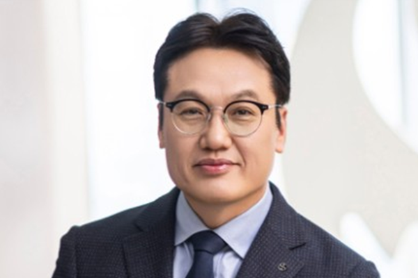 신한카드 박창훈에게 떨어진 대통령의 '약탈금융' 폭탄 : 실적개선 갈 길 급한데 포용금융 압박 한 가운데로