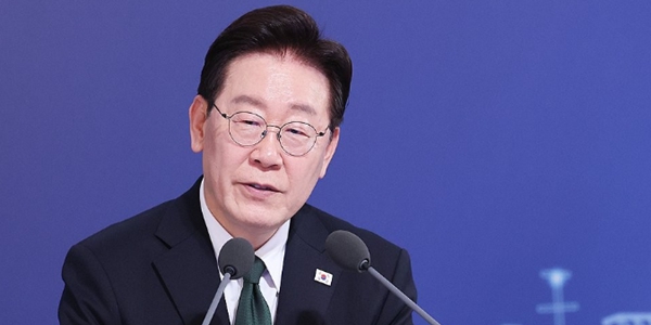 이재명 대통령이 'AI 국민배당' 가짜뉴스에 직접 반박했다 : '초과 이익'과 '초과 세수'도 구분 못하나
