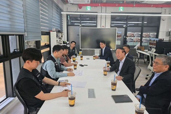 삼성전자 총파업 시계 멈출까 : 사측은 대국민 사과에 '조건 없는' 대화를 시도했고, 노조의 요구는 '요지부동'이다