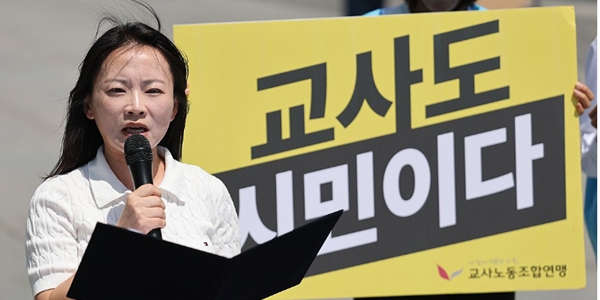 오늘은 스승의 날, 교사 55%가 사직을 꿈꾼다 : 사명감이 '독박 책임' 앞에 무너진다