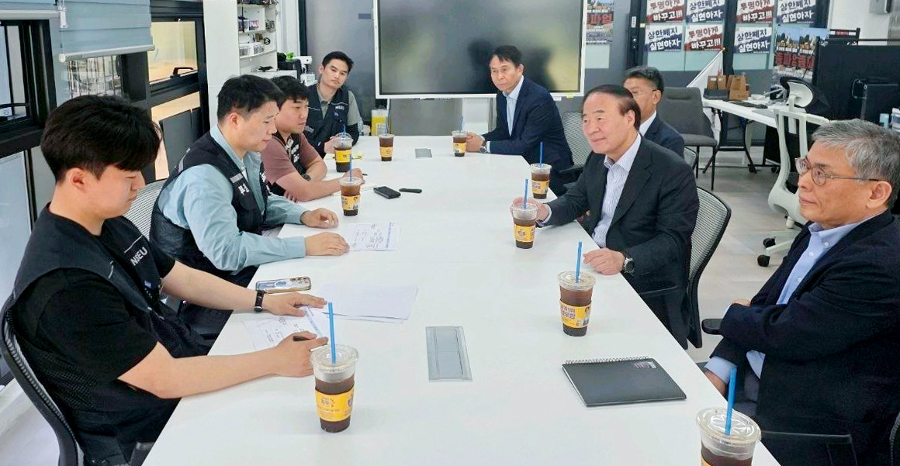 파업 예고했던 삼성전자 노조가 다시 협상 테이블에 앉는다 : 이재용·정부 호소가 이뤄낸 사실상 '마지막 기회'