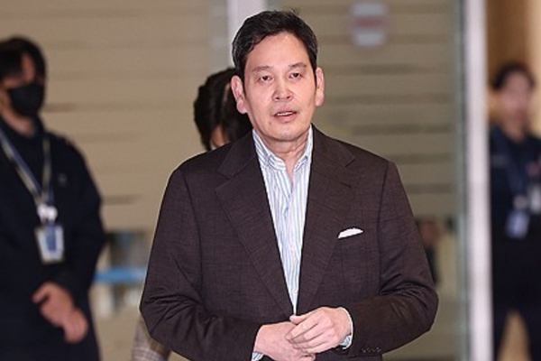 스타벅스 5.18 역사 훼손 논란에 대통령도 나서자 결국 정용진 직접 나왔다 : 변명의 여지 없는 잘못
