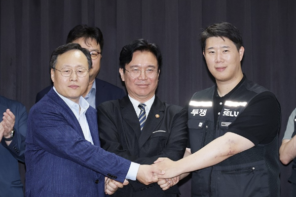 삼성전자 '총파업 봉합' 후유증 : 강경 메시지 공방으로 노사 신뢰 금 갔고, DS·DX 노노 분열은 파업 버금가는 리스크