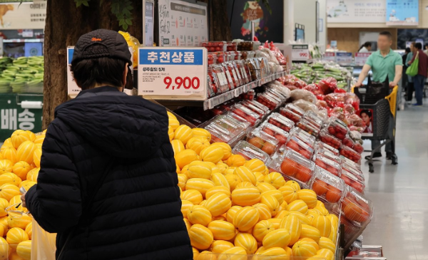소비자심리지수 미국 이란 전쟁 여파로 하락하다 석 달 만에 상승 : 반도체·증시 호조로 낙관 회복