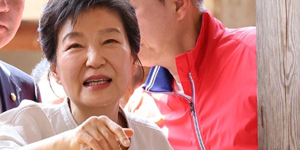 '선거 여왕' 박근혜의 화려한 부활 : 온 나라를 혼란에 빠뜨린 '대통령 탄핵 1호'를 국민은 용서했나