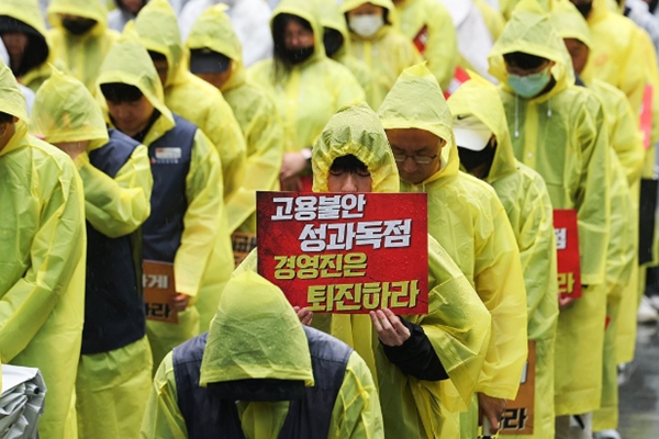 카카오 노사 조정기일 하루 앞두고 다시 한번 강한 목소리 낸 이유 :  정리해고 강행하면 파업 포함한 모든 수단으로 맞설 것