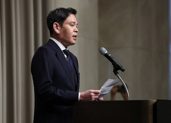 '탱크데이 논란' 신세계그룹 정용진에게 한국거버넌스포럼이 권했다 : 법적 책임 지려면 등기이사 취임하면 된다