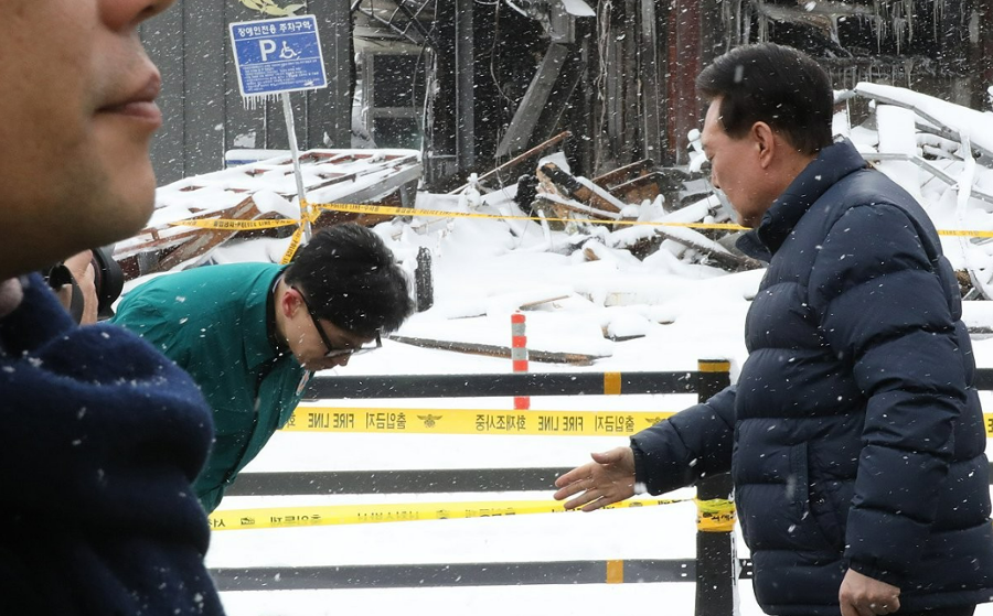 이재명에 반기 못 드나 공격에 민주당 하정우가 주섬주섬 '사진 한 장' 꺼내 들었다 : 한동훈의 쓴웃음
