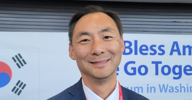 6·3 지방선거 이명박·박근혜 전 대통령 이어서 미국 극우 모스탄이 한국에 입국했다 : 우파 총결집?