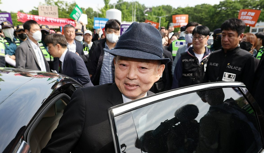 퀴어축제 가면서 반동성애 집회도 참석한다? 안창호 국가인권위 위원장 향한 비판 왜 커졌나