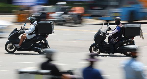 국토교통부가 무보험 '오토바이 배달 운행'을 막기로 했다 : 보험 안 들면 근로계약 체결 불가