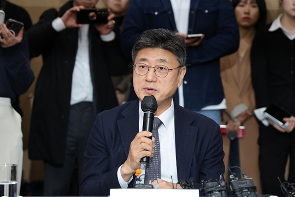 SK텔레콤 글로벌 AI 보안 협의체 '프로젝트 글래스윙' 합류했다, 앤트로픽 1천억 지분 투자 효과