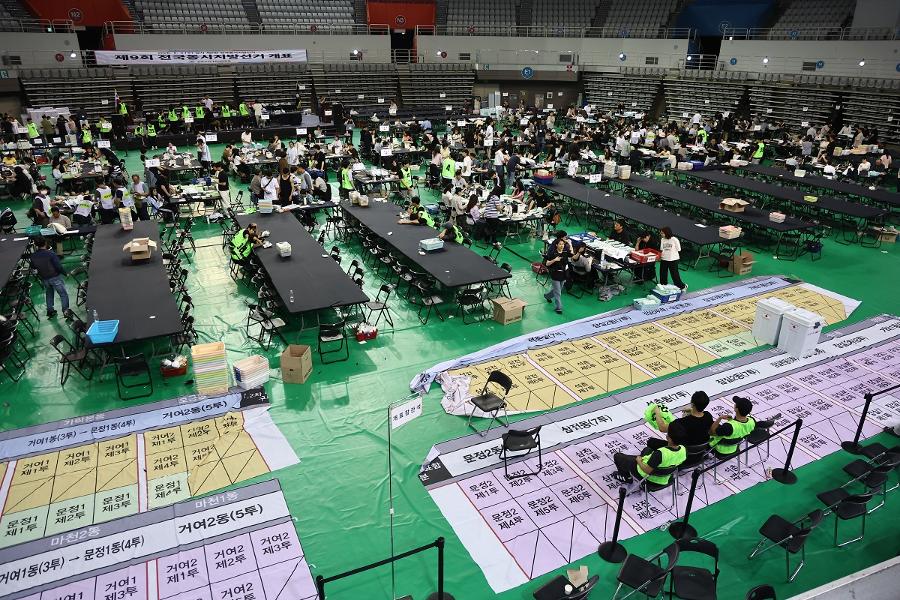 망조 든 중앙선거관리위원회 : 부정선거 음모론 횡행하는데 투표용지도 못 챙겨 '부실' 자인하고 참정권 해쳤다