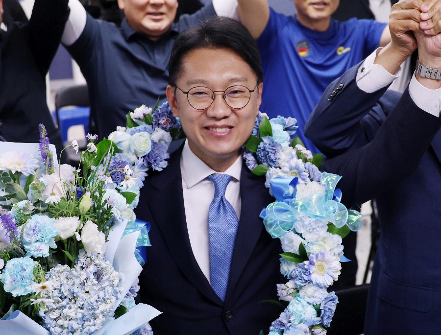 '대통령이 보낸 남자' 우상호와 '청와대 나간 남자' 하정우의 엇갈린 운명 : '이재명 사람들' 향한 표심은?