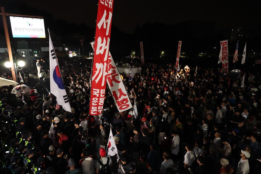 망조 든 중앙선거관리위원회 : 부정선거 음모론 횡행하는데 투표용지도 못 챙겨 '부실' 자인하고 참정권 해쳤다
