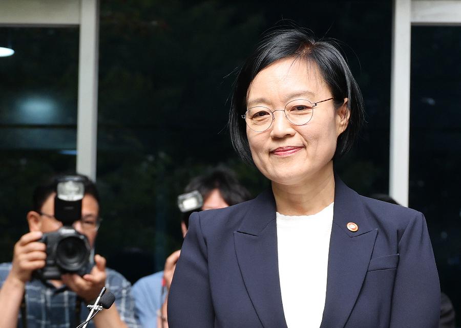 도가니 사리기 레드 레드 한성숙 총리 후보자의 한마디 : 김애란 소설 문구와 아이돌 코르티스 가사