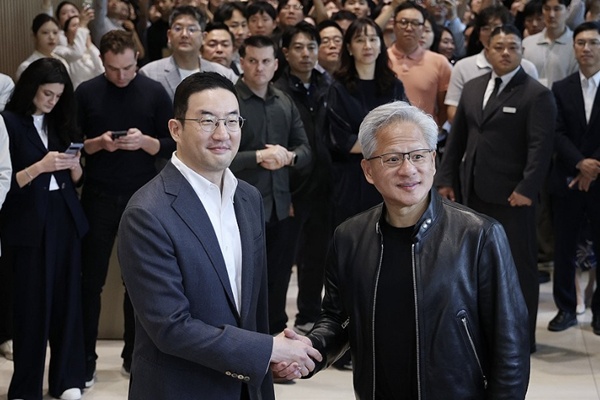LG그룹 엔비디아와 AI 미래 '지도' 함께 그린다 : 구광모 가슴 뛰는 논의, 젠슨 황 일상과 산업 변화시킬 것