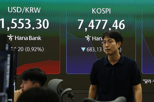 엔비디아 젠슨 황도 막지 못한 '검은 월요일' : 필라델피아 반도체 지수 폭락에 코스피도 비명 지르는 중