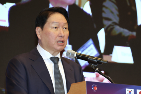 SK그룹 회장 최태원 한일경제연대로 에너지·AI·저출산 함께 대응할 수 있다 : 빅텐트 형식의 상설 플랫폼 구축 제안