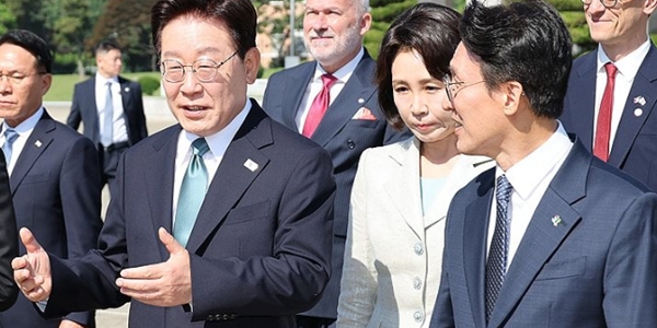 이 대통령 해외순방 배웅, 김민석 있고 정청래 없었다 : 전당대회 앞두고 '김민석 편들기'?