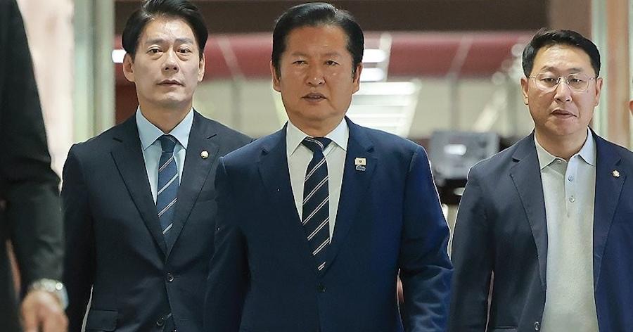 민주당 내부에서도 대통령이 전당대회 등판 : 박지원, 정청래에게 '전당대회 불출마' 요구